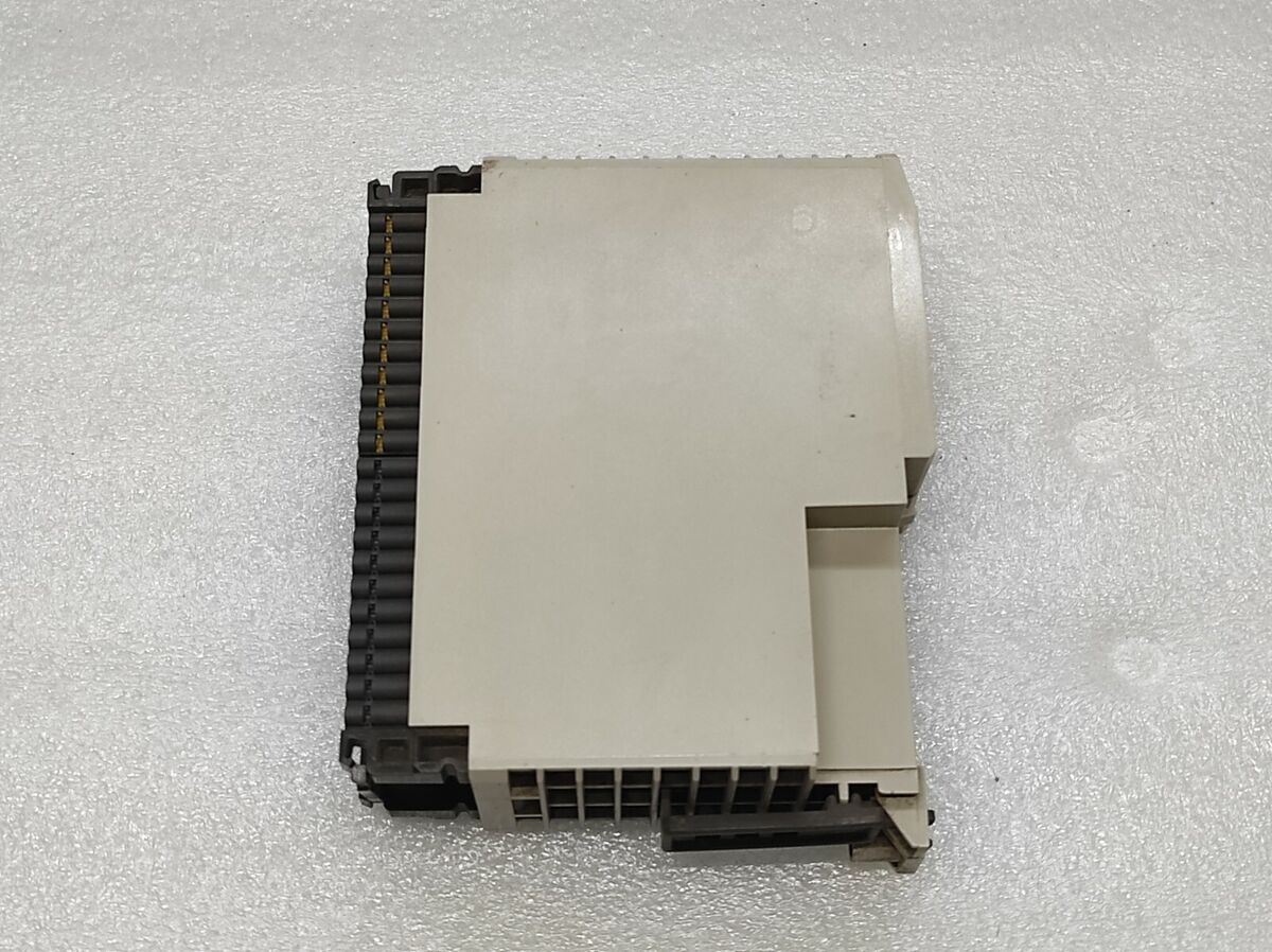 Discrete Combi 8in/8out 8x24VDC AEG Modicon DAP 220/AS-BDAP-220 | AEG