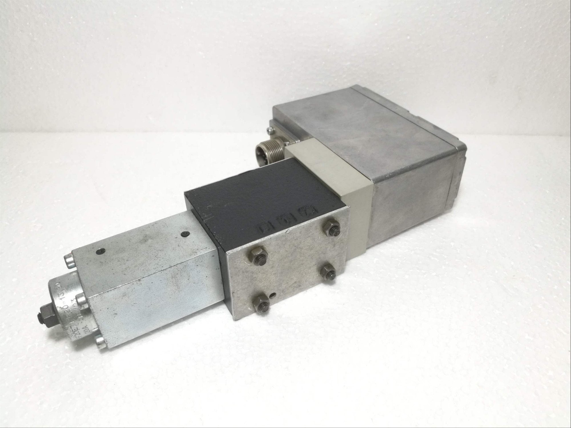 High Performance FRAMO Hydraulic Servo Solenoid Valve by MOOG D816-100 H635 Main image