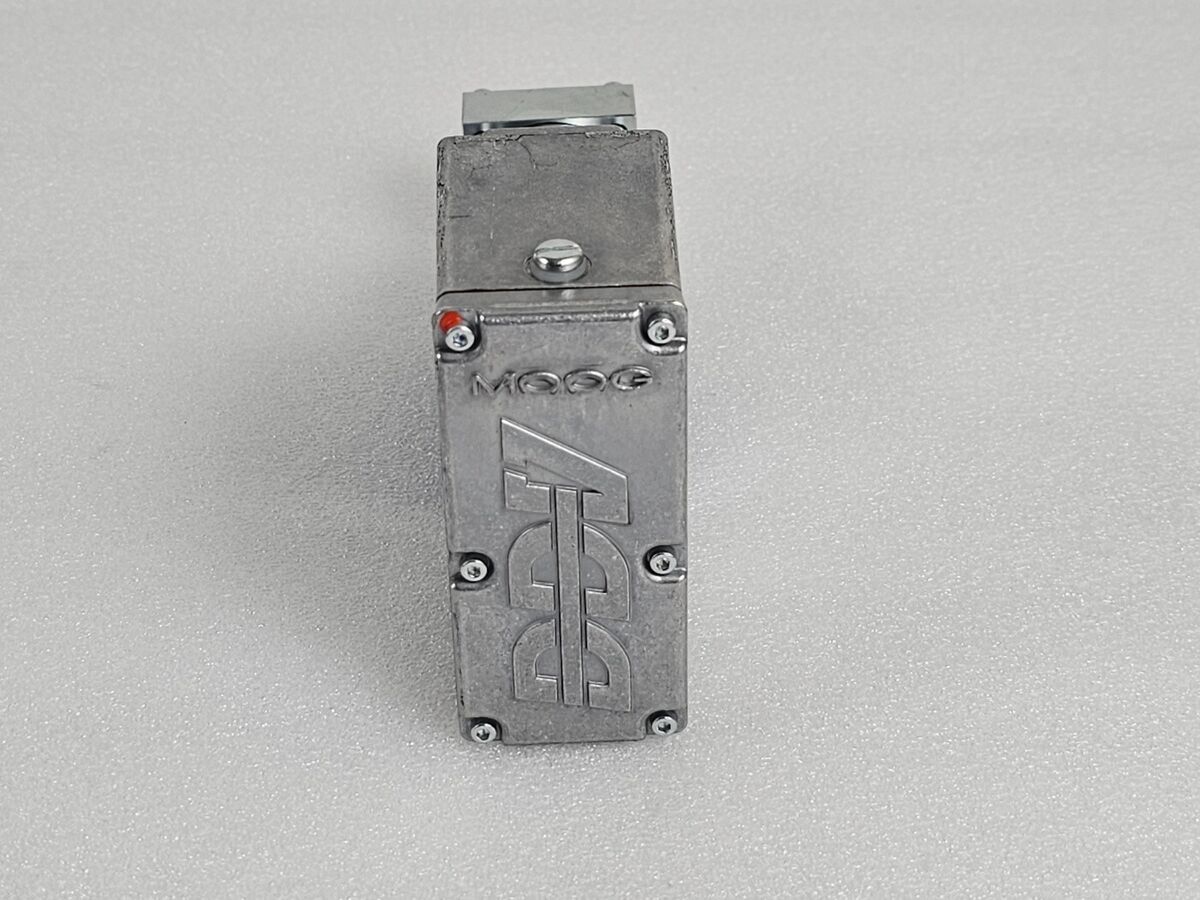 High Performance MOOG Mod.D635-606 Framo ID No. A7311 Servo Valve H641 Main image