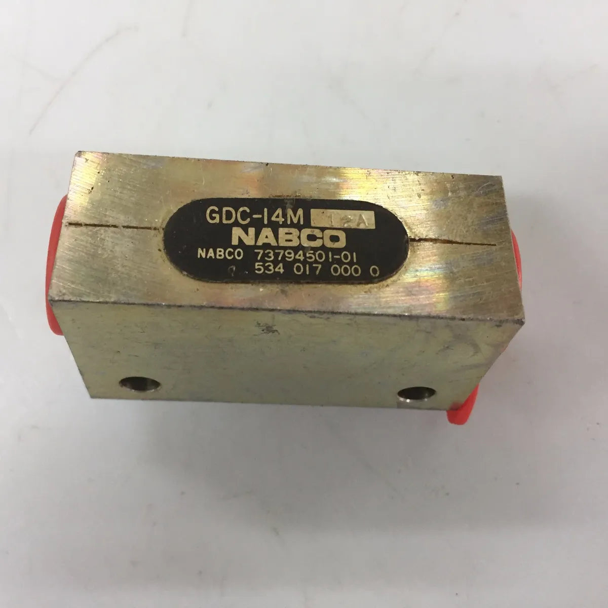 NABCO GDC-14M Shuttle Valve - Dependable Pneumatic Control