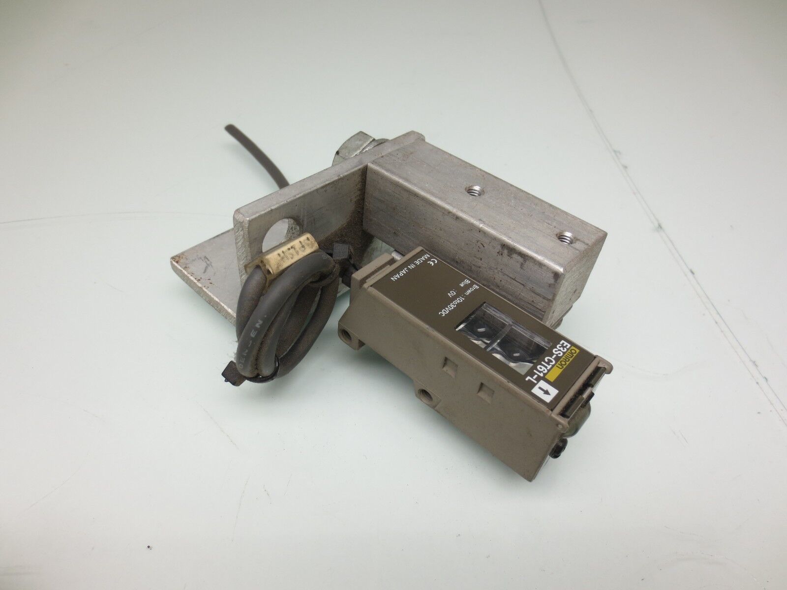 OMRON E3S-CT61-L Photoelectric Sensor | Industrial Auto