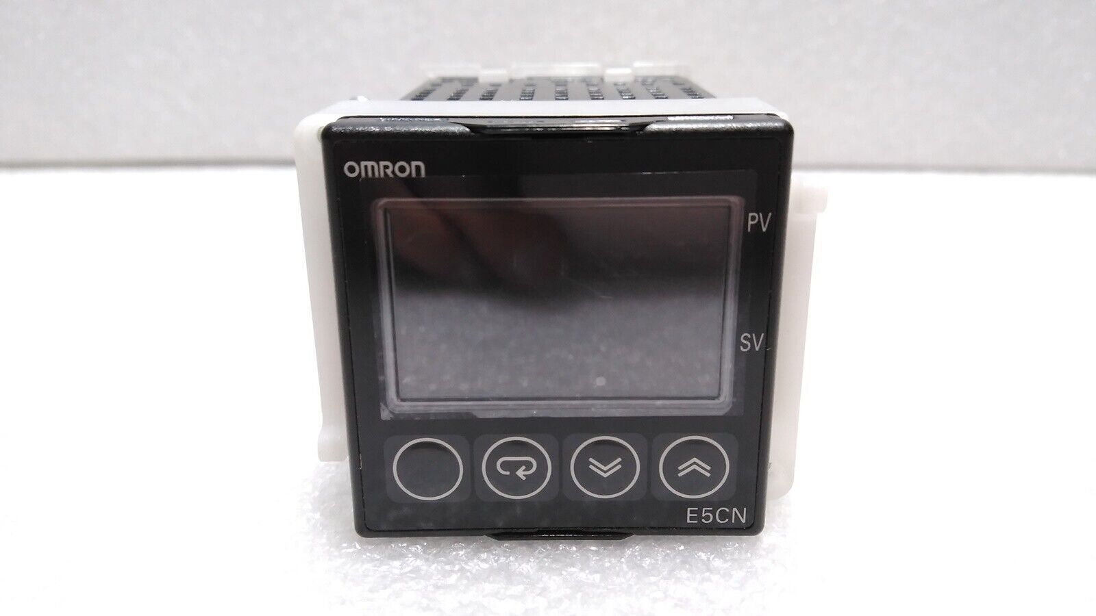 OMRON E5CN-R2TU: Accurate Temp Control | OMRON Main image