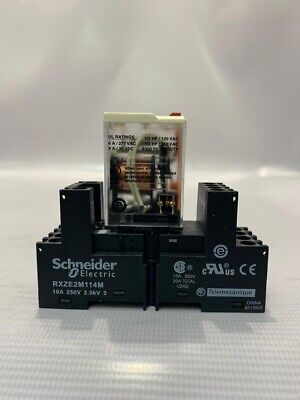 Plug In Relay With Socket RXM4Ab1P7 RXZE2M114M | Schneider Electric Telemecanique Main image