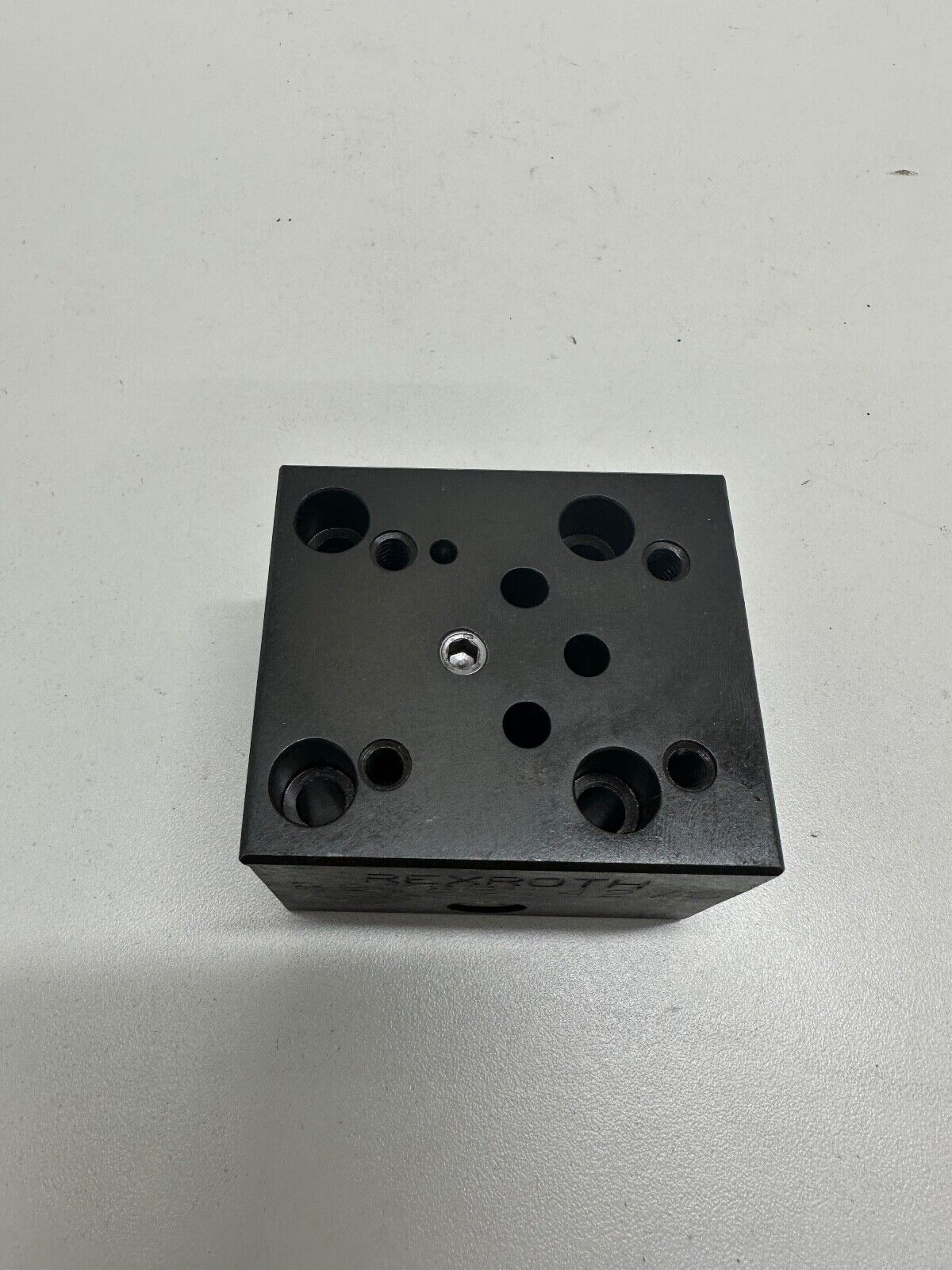 R900172220 2HSR06-25/01C Phosph& Valve H145 by Rexroth