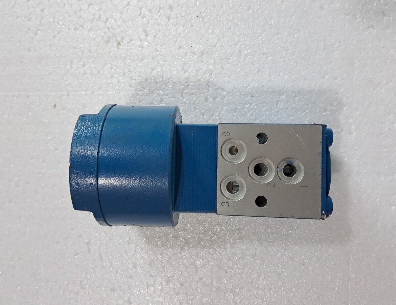 Rexroth 3710302000 - Precise Pneumatic Valve Control Main image