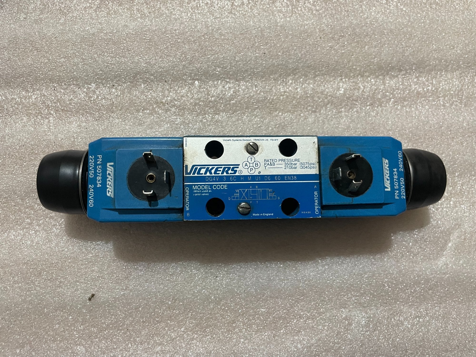 Solenoid Directional Control Valve Dg4V 3 6C H M U1 D6 60 En38 Vickers Main image