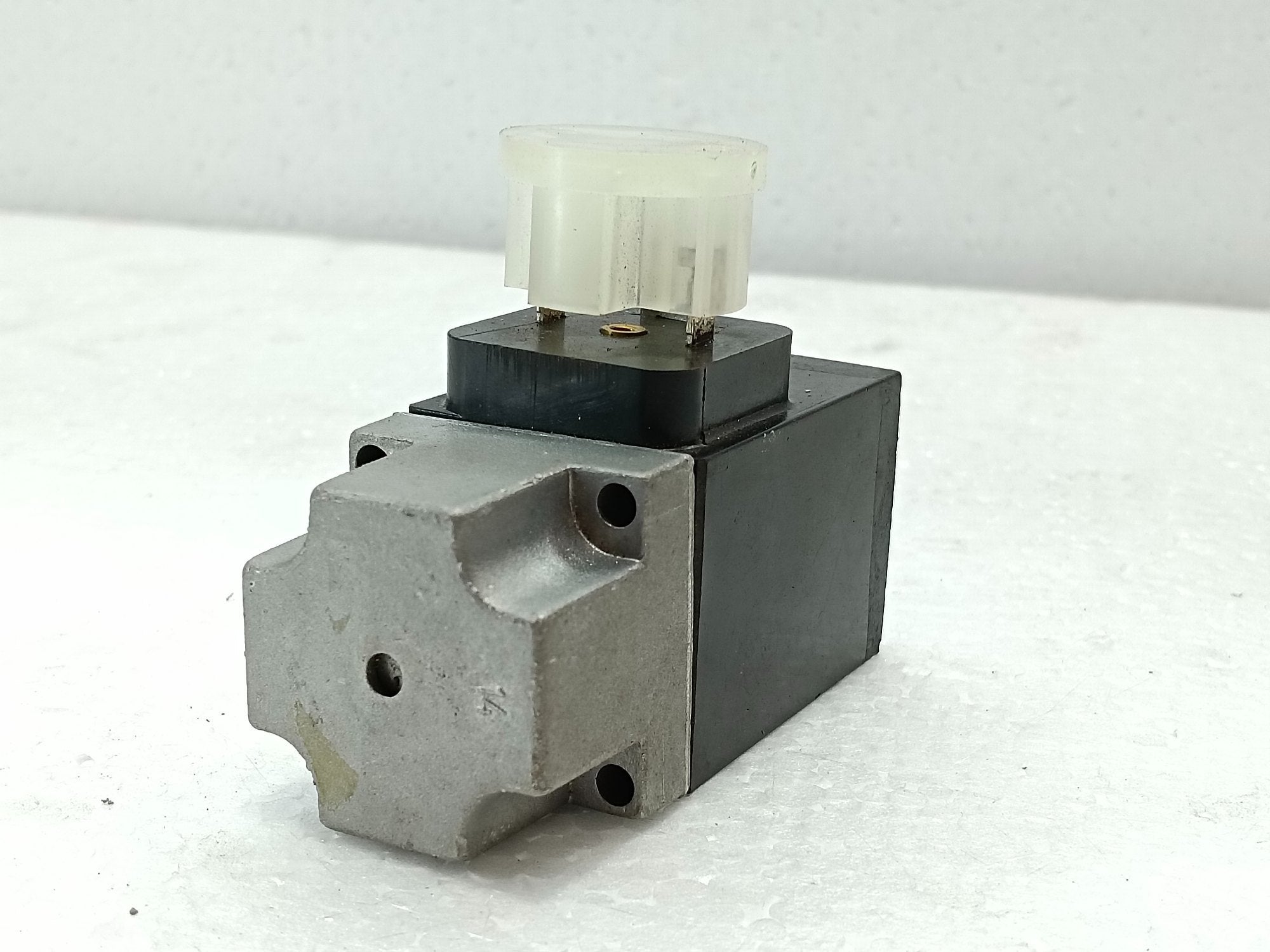 Solenoid Valve Coil 0831 005 013 | Bosch