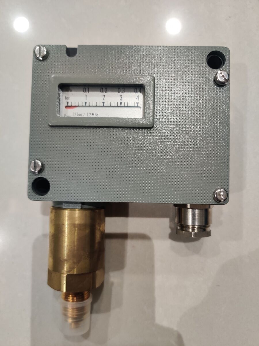 TRAFAG 900.2376.924 Pressure Switch | Industrial Controls Main image